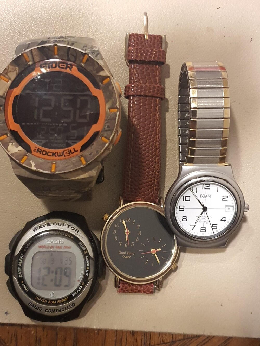 Lot Of 4 Men's Watches For Parts Or Repair